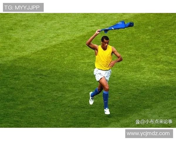 足球明星的全身照片展示他们的风采与魅力，感受足球场上的激情与荣耀